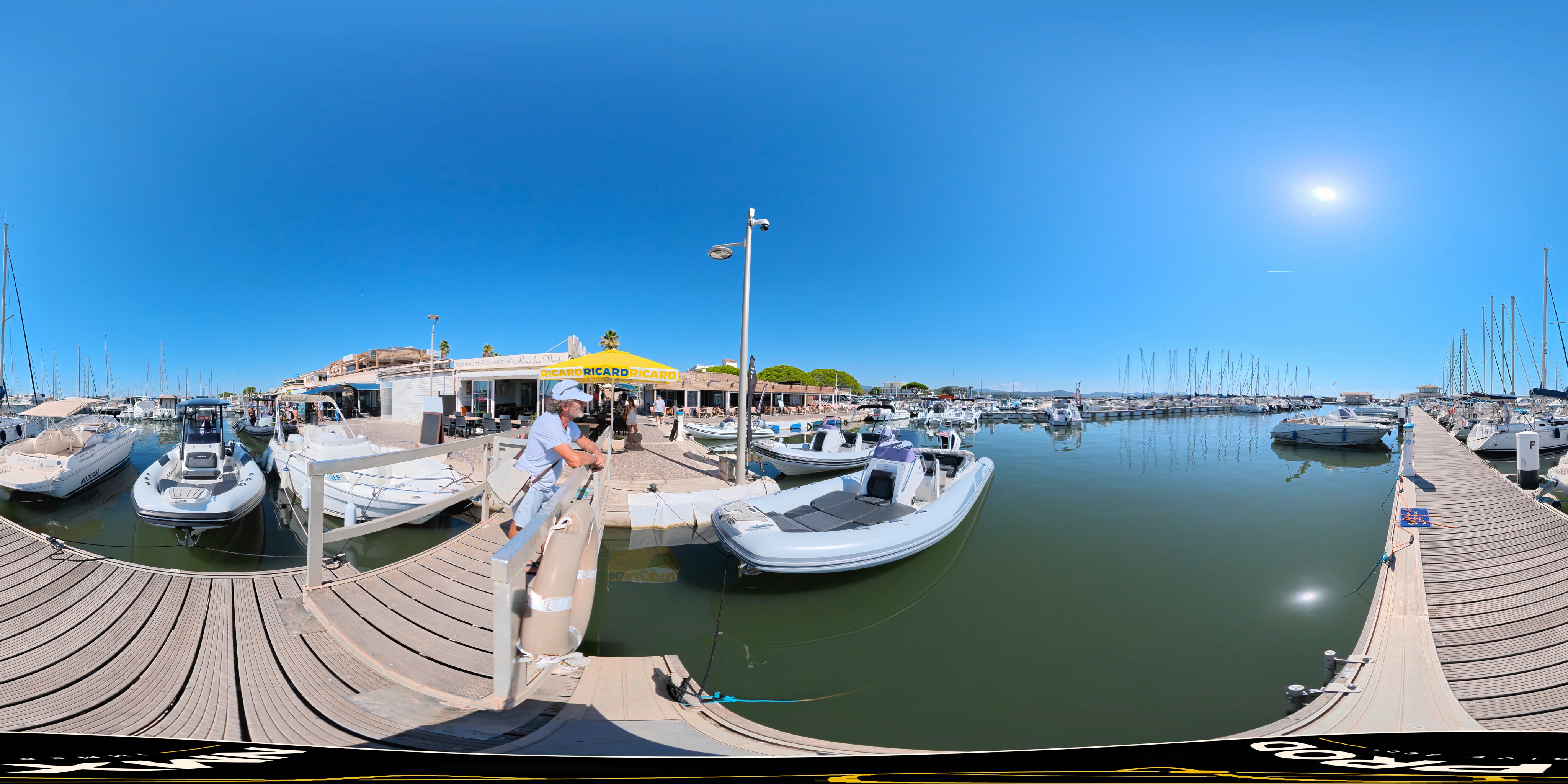 Location Riviera : Le quai, les bateaux et la vie du port